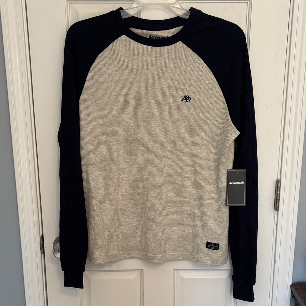Aeropostale Men's Navy and Cream Long Sleeve Tee
